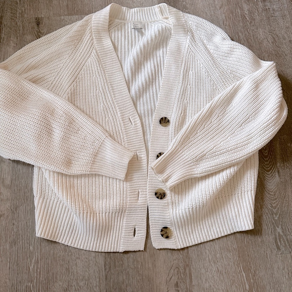 White/cream cardigan